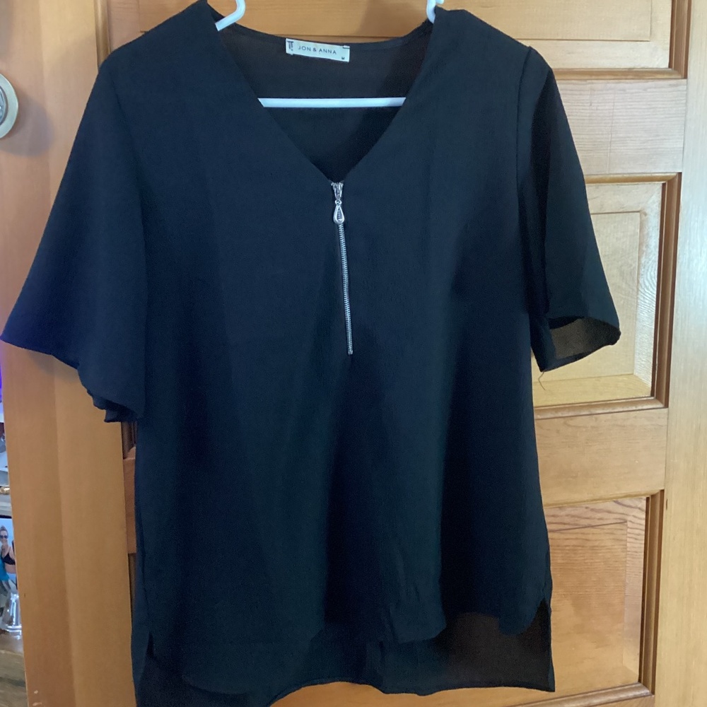 Jon & Anna – Women’s black, short sleeved blouse, V-neck, quarter zip, medium